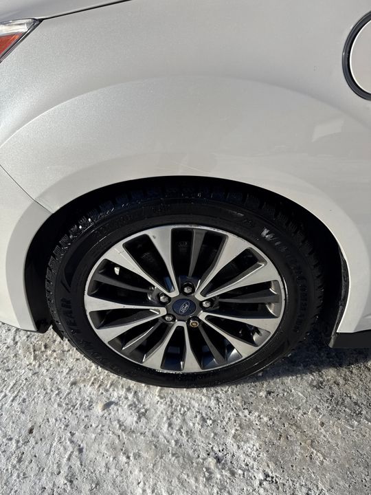 Ford C-Max Energi 2017 - Image 8