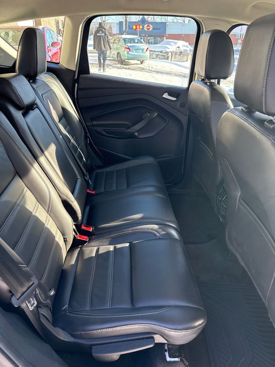 Ford C-Max Energi 2017 - Image 11