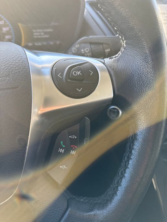 Ford C-Max Energi 2017 - Image 19