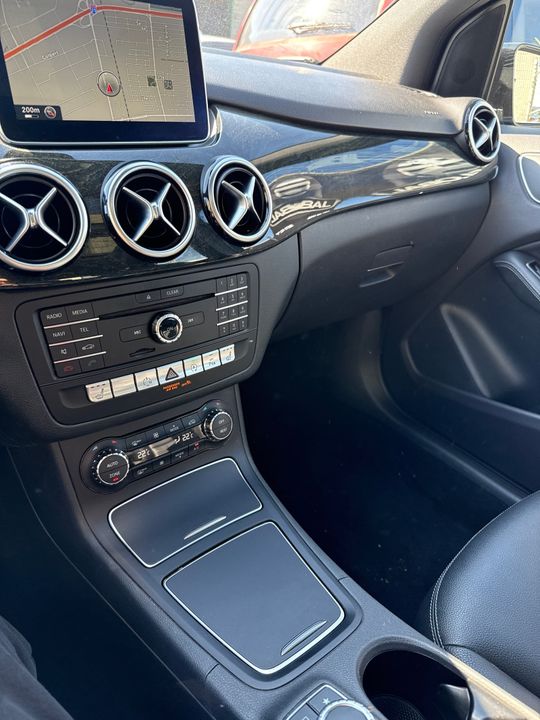 Mercedes-Benz B-Class 2015 - Image 28