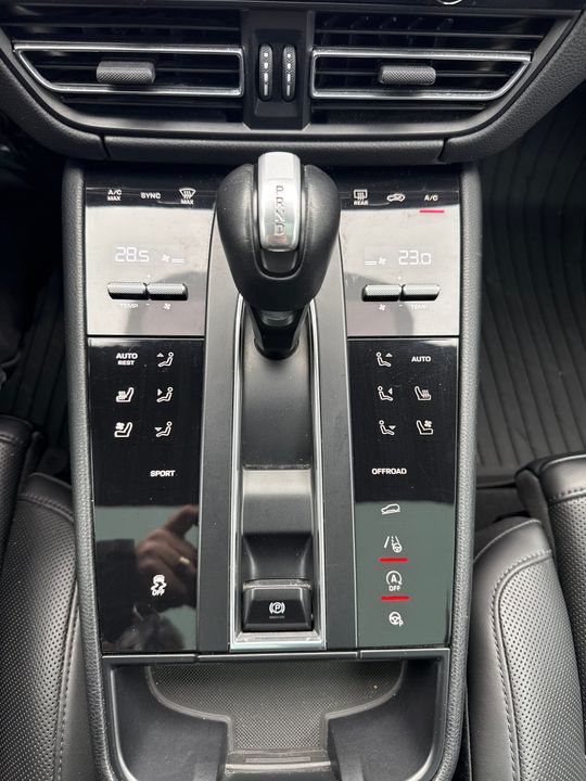 Porsche Macan 2022 - Image 28