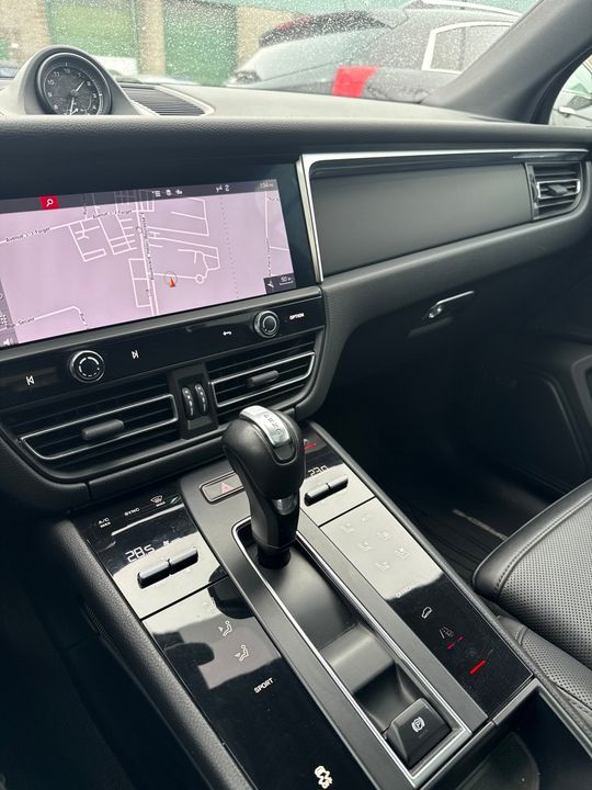 Porsche Macan 2022 - Image 29