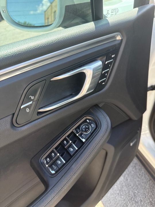Porsche Macan 2018 - Image 19