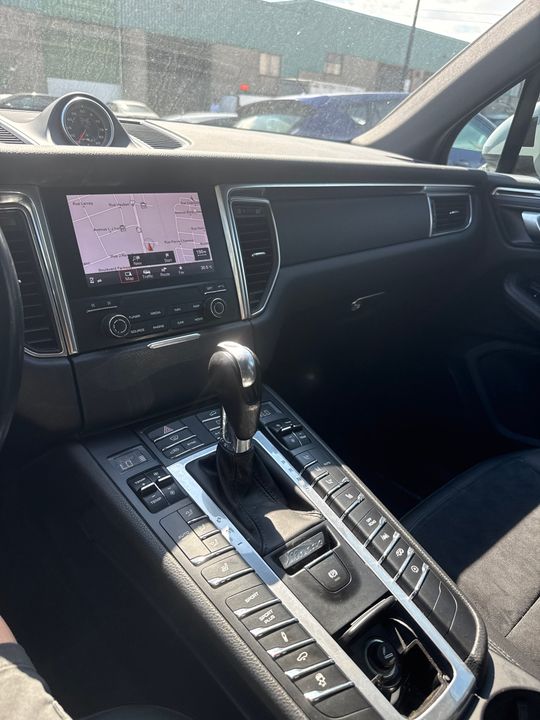 Porsche Macan 2018 - Image 30