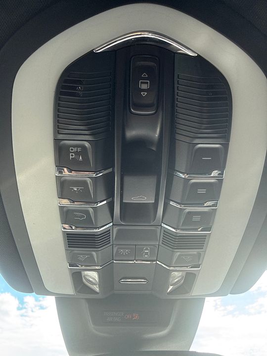 Porsche Macan 2018 - Image 31