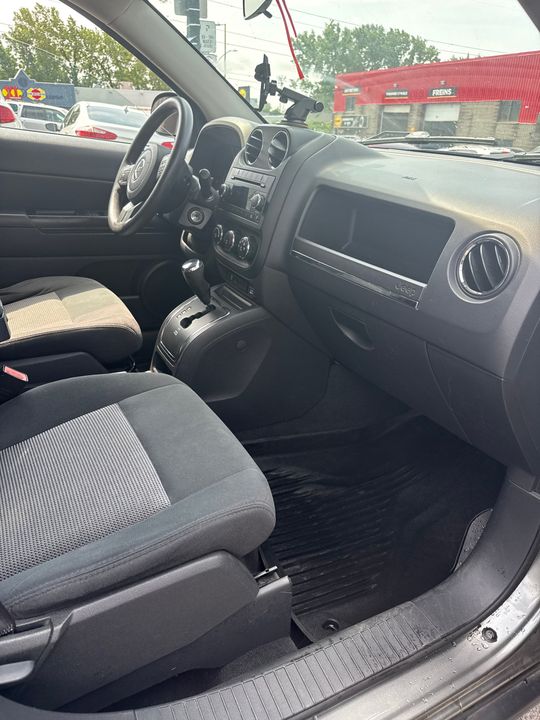 Jeep Compass 2011 - Image 9