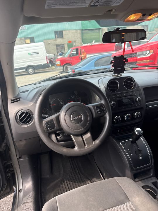 Jeep Compass 2011 - Image 16