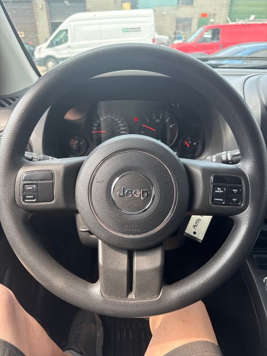 Jeep Compass 2011 - Image 17