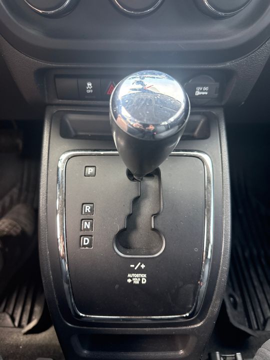 Jeep Compass 2011 - Image 22