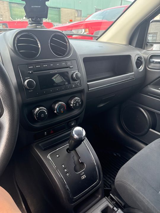 Jeep Compass 2011 - Image 23