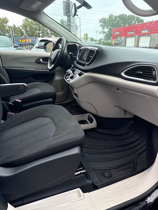 Chrysler Grand Caravan 2021 - Image 10