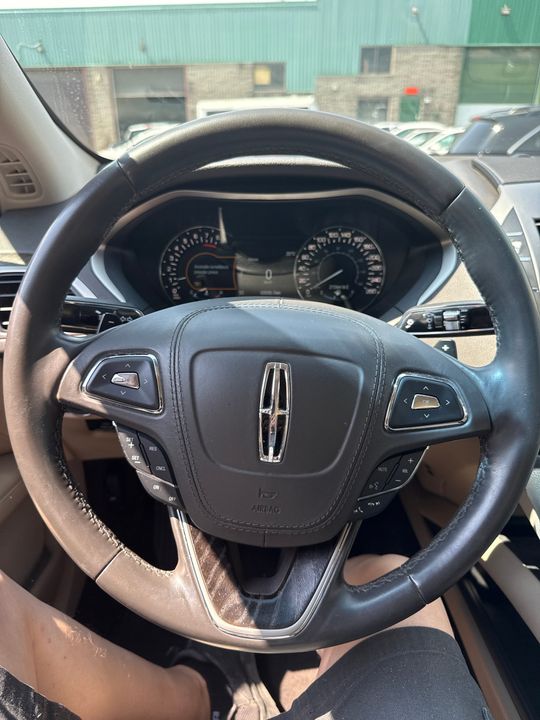 Lincoln MKZ 2017 - Image 19
