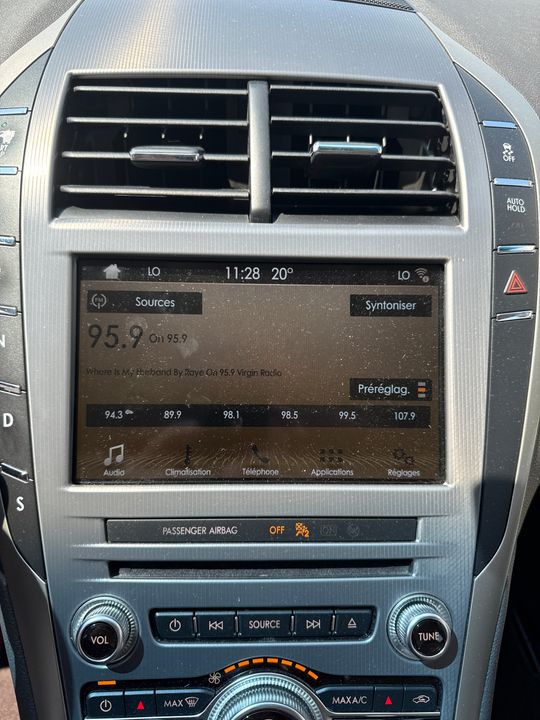 Lincoln MKZ 2017 - Image 24