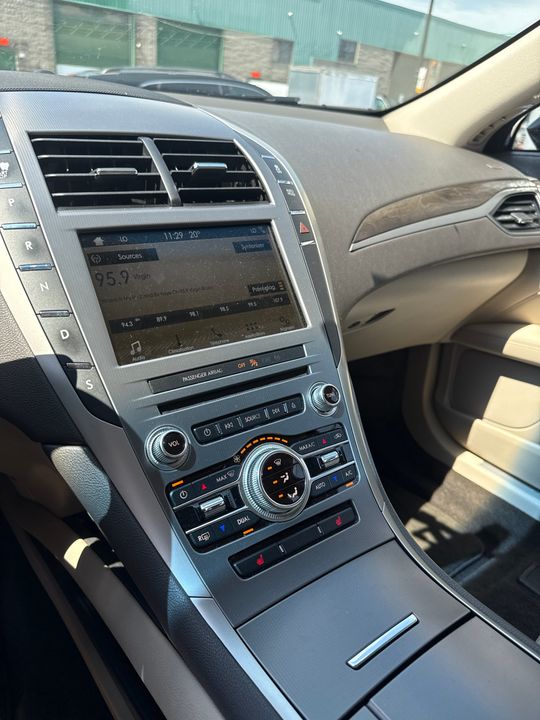 Lincoln MKZ 2017 - Image 27