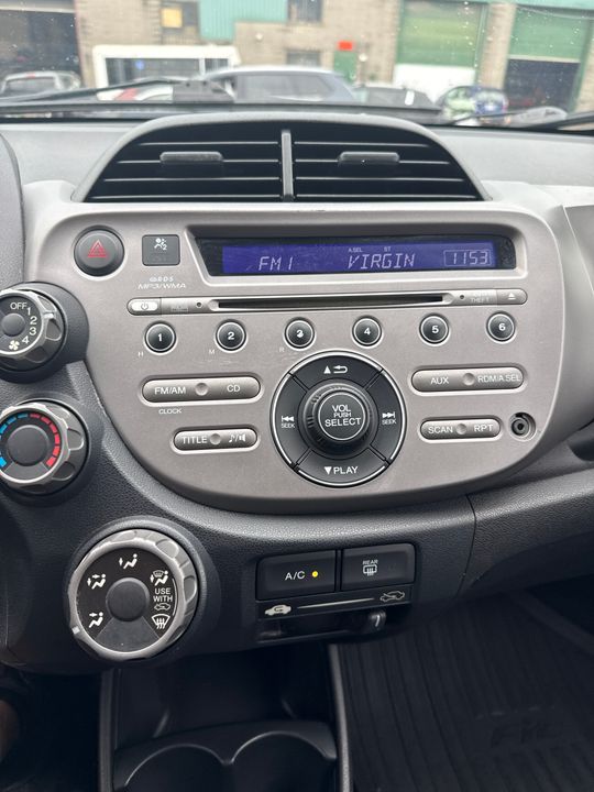 Honda Fit 2014 - Image 18