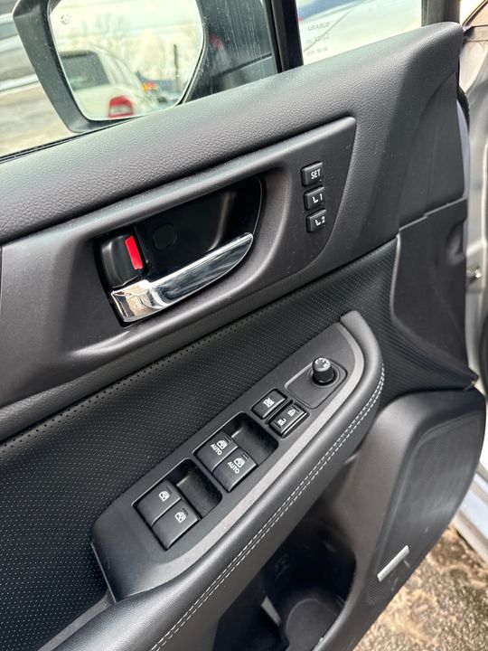 Subaru Legacy 2016 - Image 17