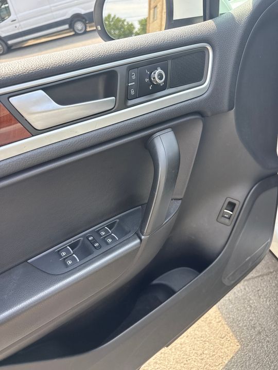Volkswagen Touareg 2014 - Image 18