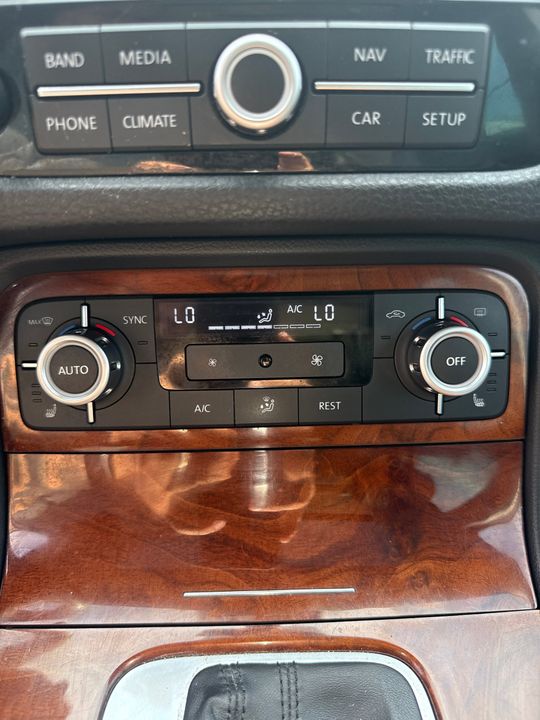 Volkswagen Touareg 2014 - Image 27