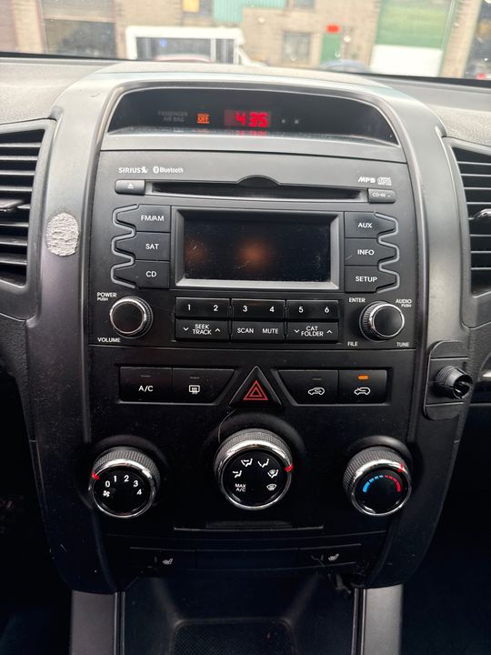 Kia Sorento 2011 - Image 20